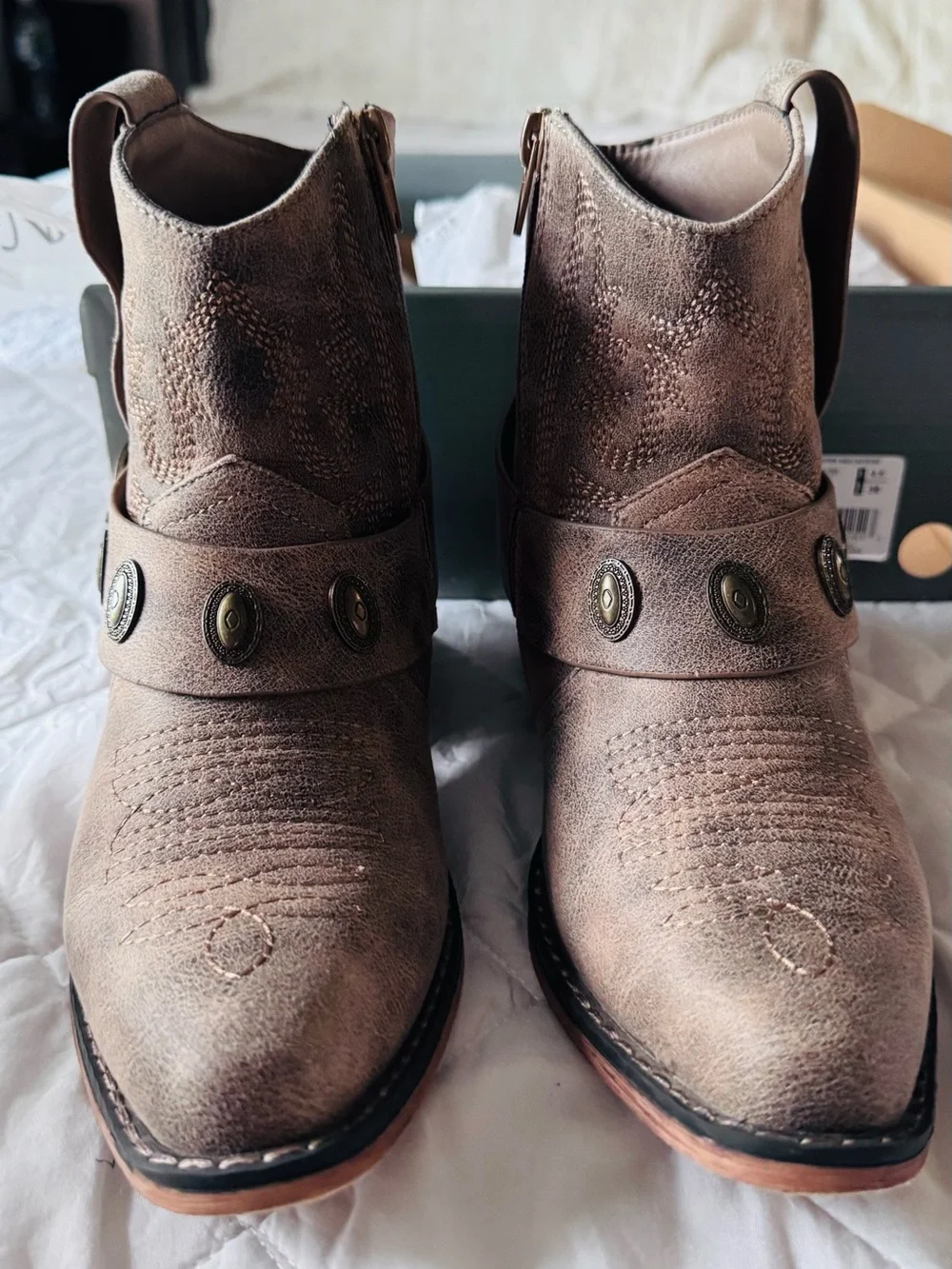 Natural Reflections Mauve Distressed Western Ankle Boots